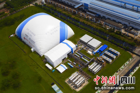 项目像一座蓝白相间的“小山”。人生就是博中国官网汽轮机 供图